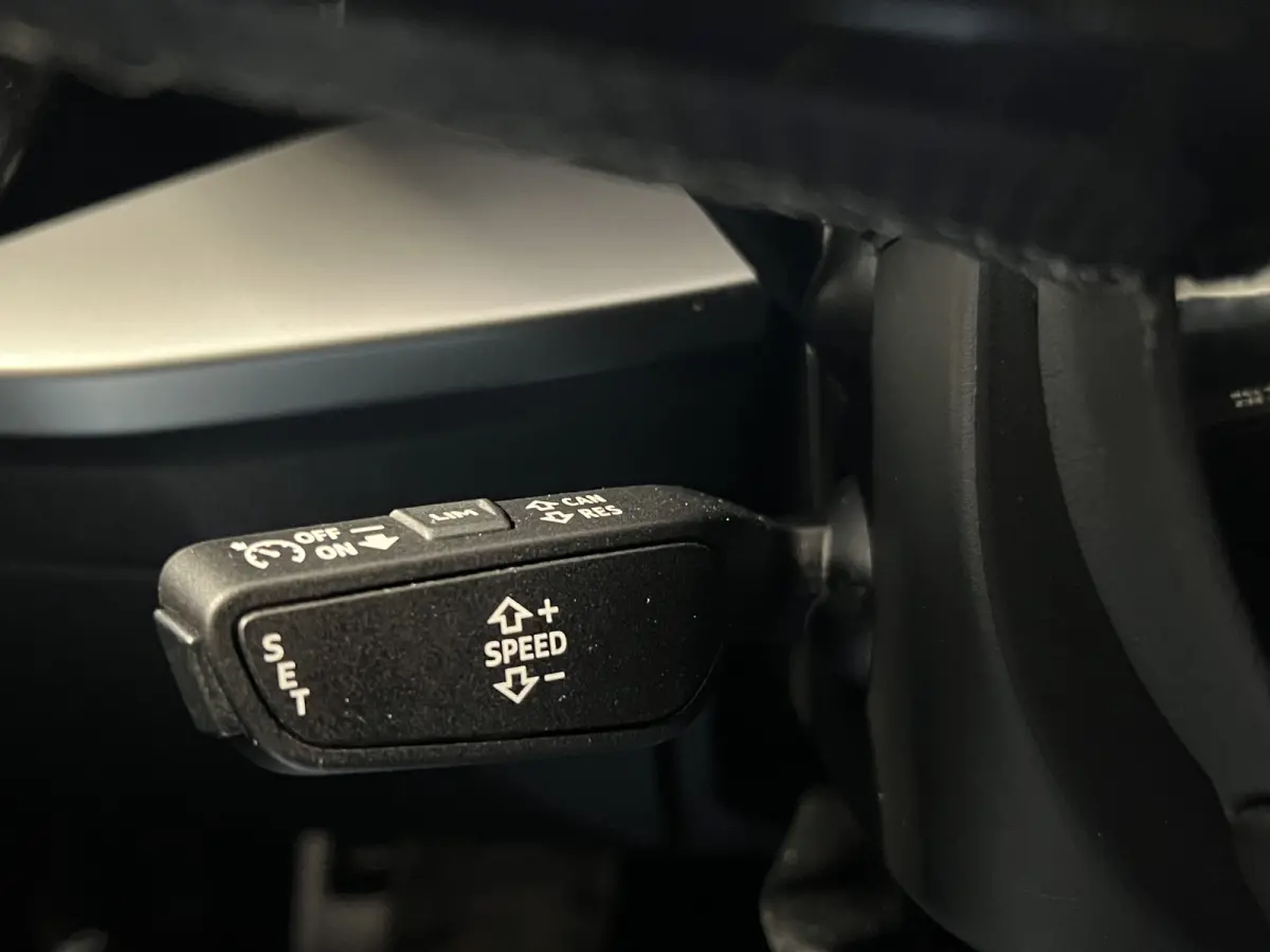 30 TFSI S-line | Navigatie/Android/Apple Carplay | LM Velgen 17" | Cruise Control | Airco | S-Line Exterieur |