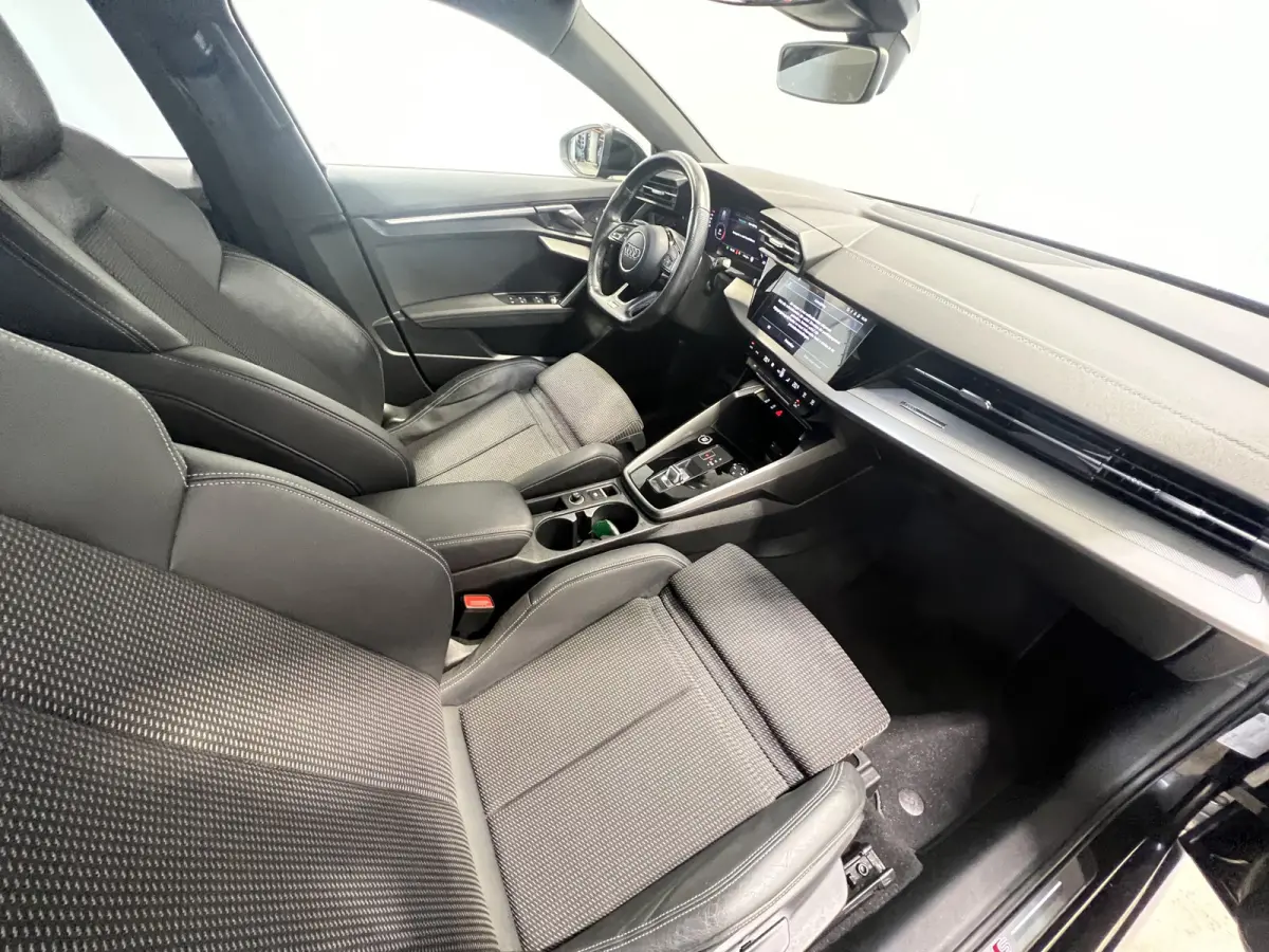 30 TFSI S-line | Navigatie/Android/Apple Carplay | LM Velgen 17" | Cruise Control | Airco | S-Line Exterieur |