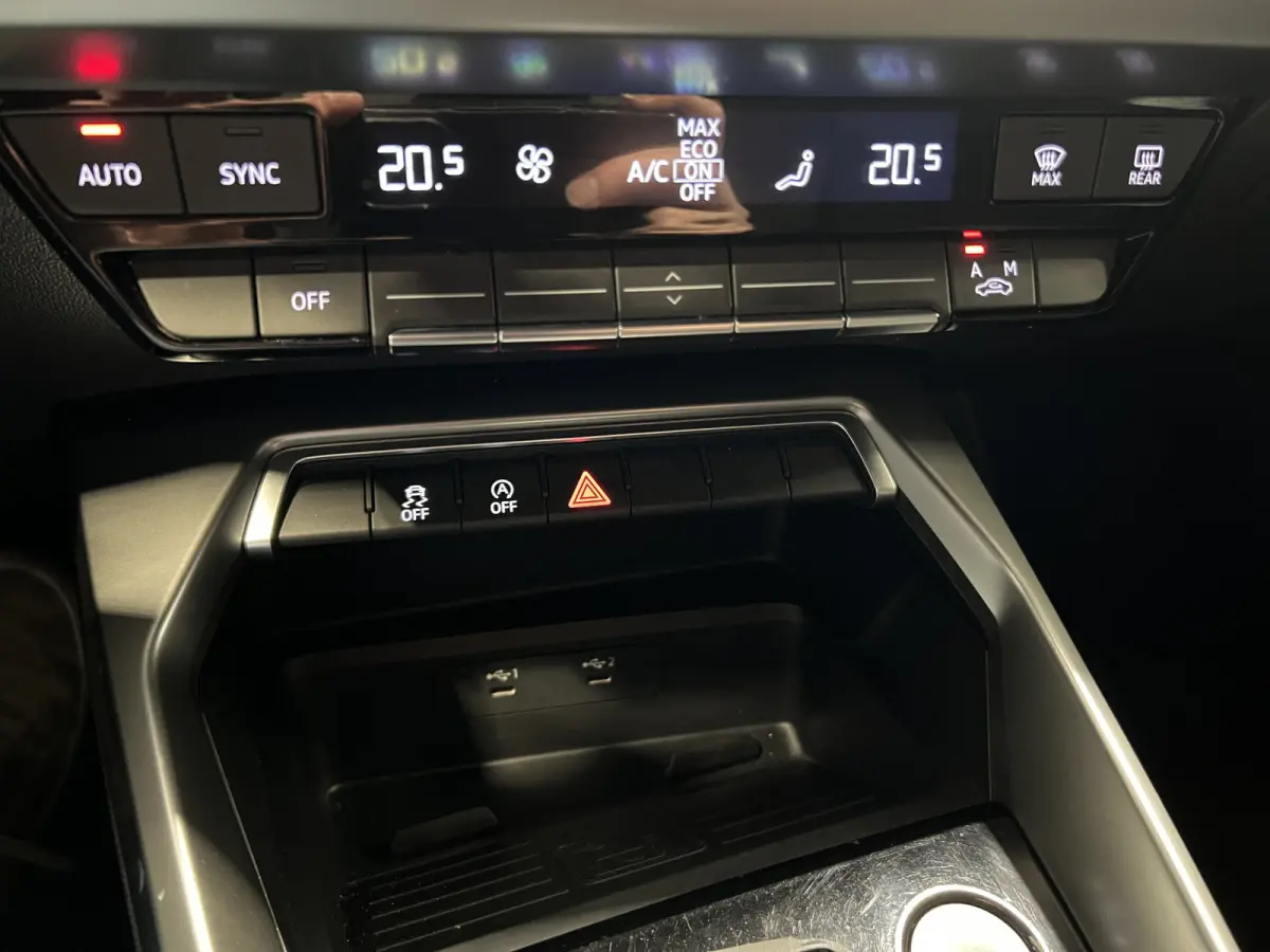 30 TFSI S-line | Navigatie/Android/Apple Carplay | LM Velgen 17" | Cruise Control | Airco | S-Line Exterieur |