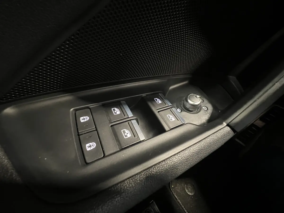 30 TFSI S-line | Navigatie/Android/Apple Carplay | LM Velgen 17" | Cruise Control | Airco | S-Line Exterieur |