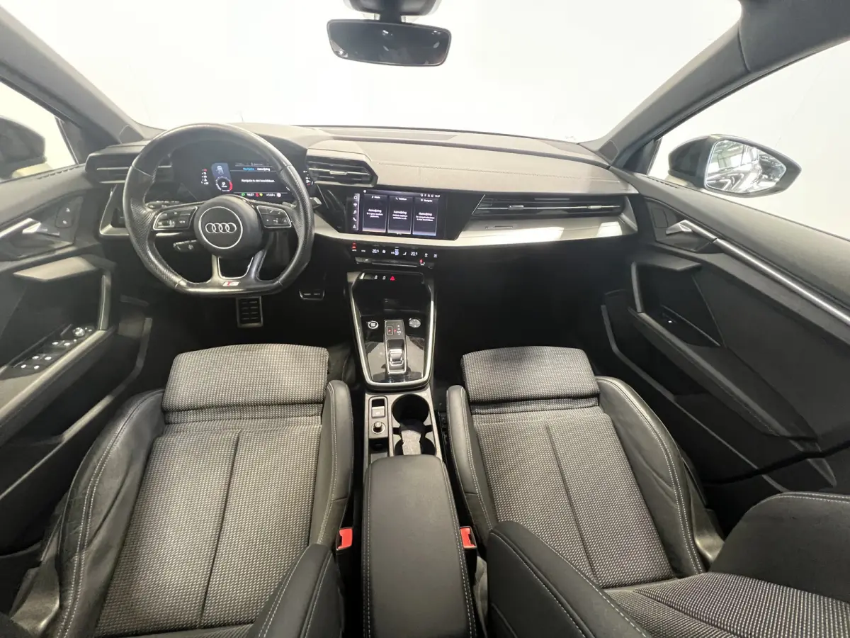 30 TFSI S-line | Navigatie/Android/Apple Carplay | LM Velgen 17" | Cruise Control | Airco | S-Line Exterieur |