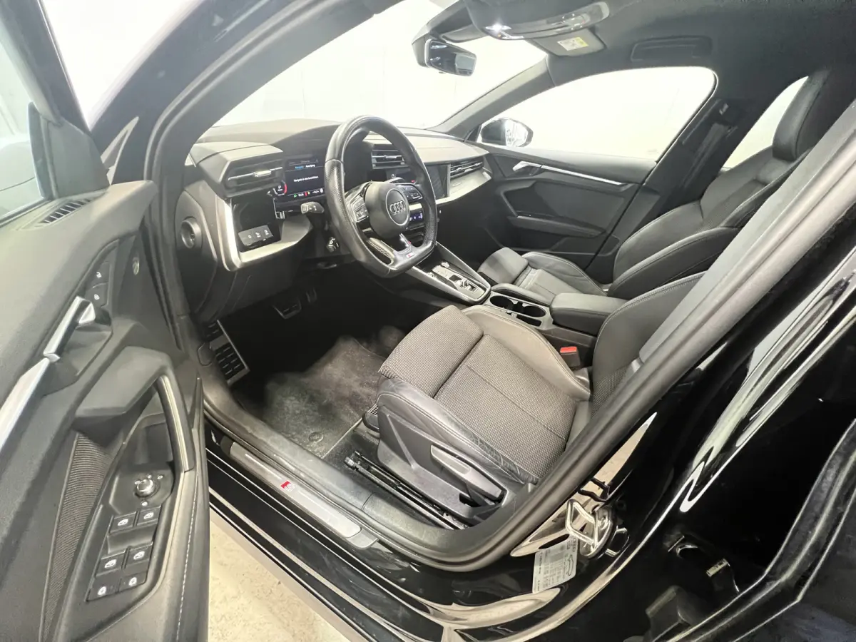 30 TFSI S-line | Navigatie/Android/Apple Carplay | LM Velgen 17" | Cruise Control | Airco | S-Line Exterieur |
