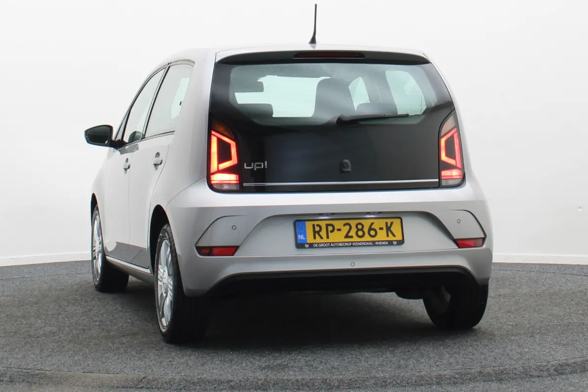 Up! 1.0 BMT high up! 5-Deurs, Leder/Stof, Airco, Cruise, Bluetooth, Radio, PDC, 15''
