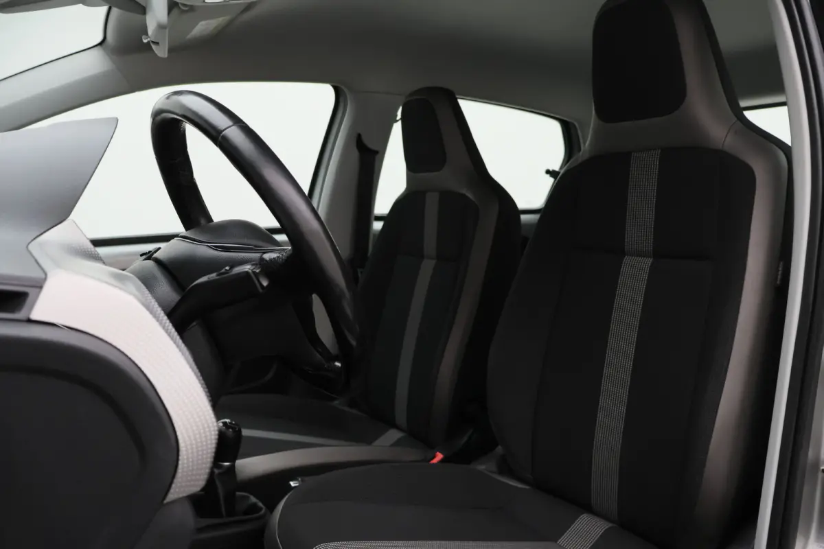 Up! 1.0 BMT high up! 5-Deurs, Leder/Stof, Airco, Cruise, Bluetooth, Radio, PDC, 15''