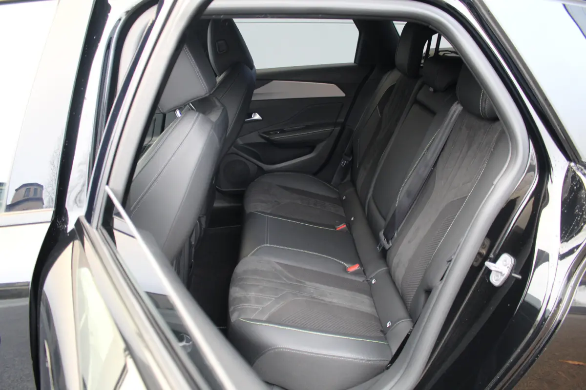 1.6 Plug-in Hybrid 225 PK GT | Adap. Cruise C. | Massage | Memory St. | Camera | St. Verwarming | BLIS | CarPlay | Navi | PDC V&A | Climate C. | Adap. Cruise C. | Memory St. | Massage | Came