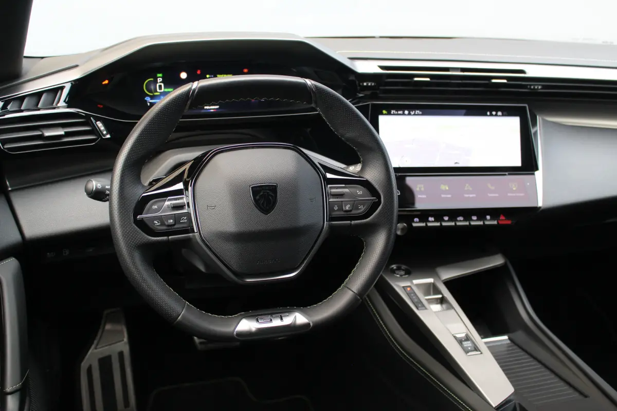 1.6 Plug-in Hybrid 225 PK GT | Adap. Cruise C. | Massage | Memory St. | Camera | St. Verwarming | BLIS | CarPlay | Navi | PDC V&A | Climate C. | Adap. Cruise C. | Memory St. | Massage | Came