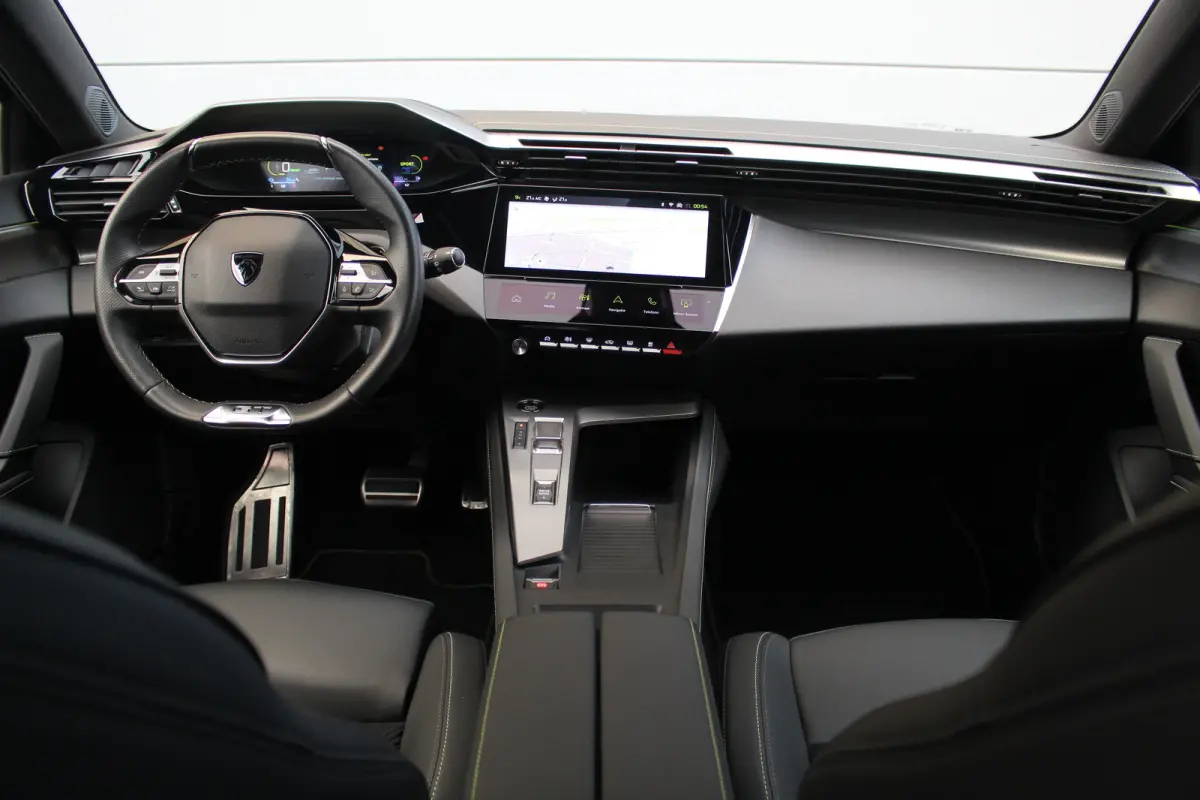 1.6 Plug-in Hybrid 225 PK GT | Adap. Cruise C. | Massage | Memory St. | Camera | St. Verwarming | BLIS | CarPlay | Navi | PDC V&A | Climate C. | Adap. Cruise C. | Memory St. | Massage | Came
