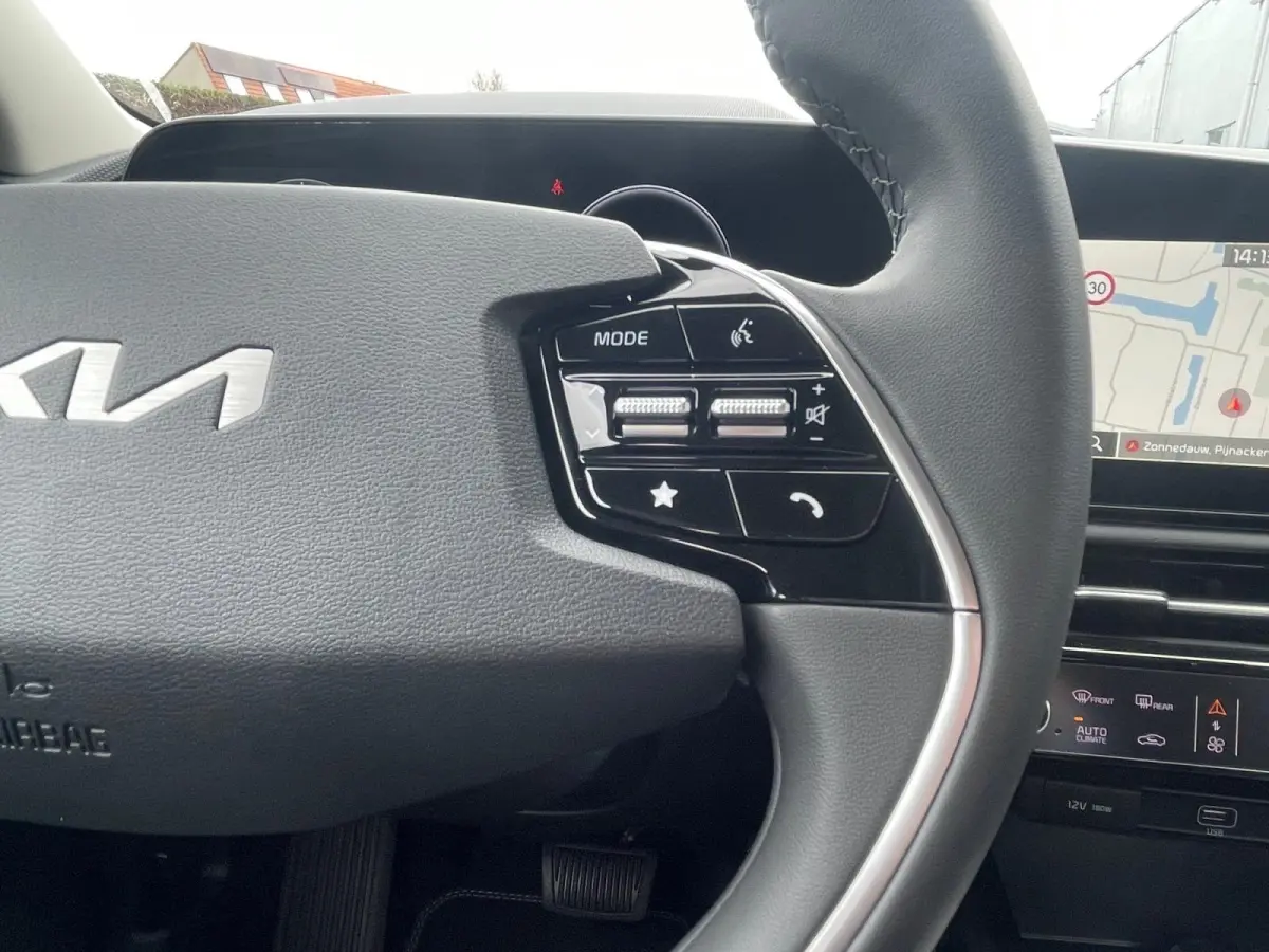 1.6 GDi Hybrid DynamicLine | Adaptive cruise control | Keyless entry | Navigatie | Climate control