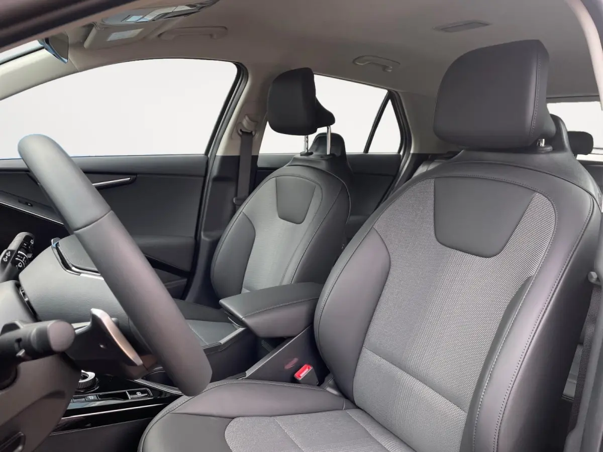 1.6 GDi Hybrid DynamicLine | Adaptive cruise control | Keyless entry | Navigatie | Climate control