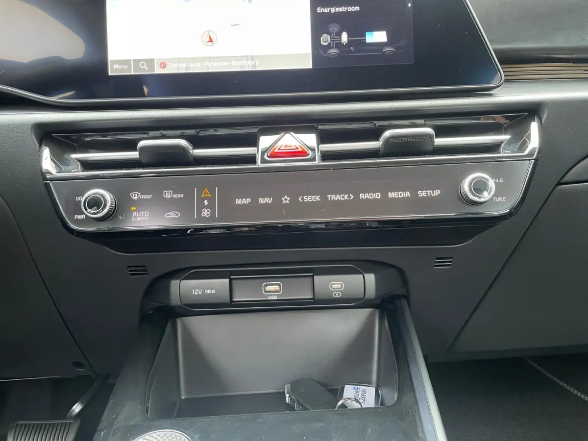 1.6 GDi Hybrid DynamicLine | Adaptive cruise control | Keyless entry | Navigatie | Climate control