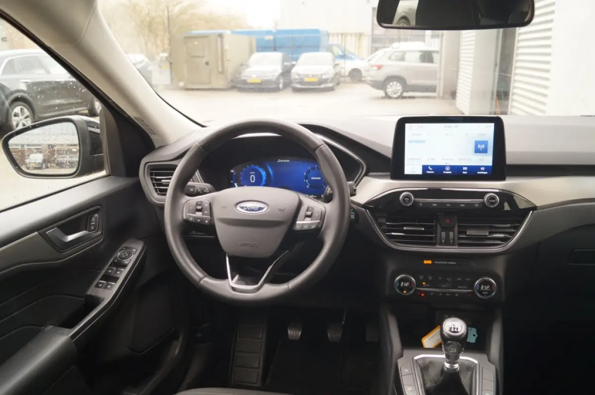 1.5 EcoBoost Titanium Pack -NAVI-ECC-CAM-TREKHAAK-