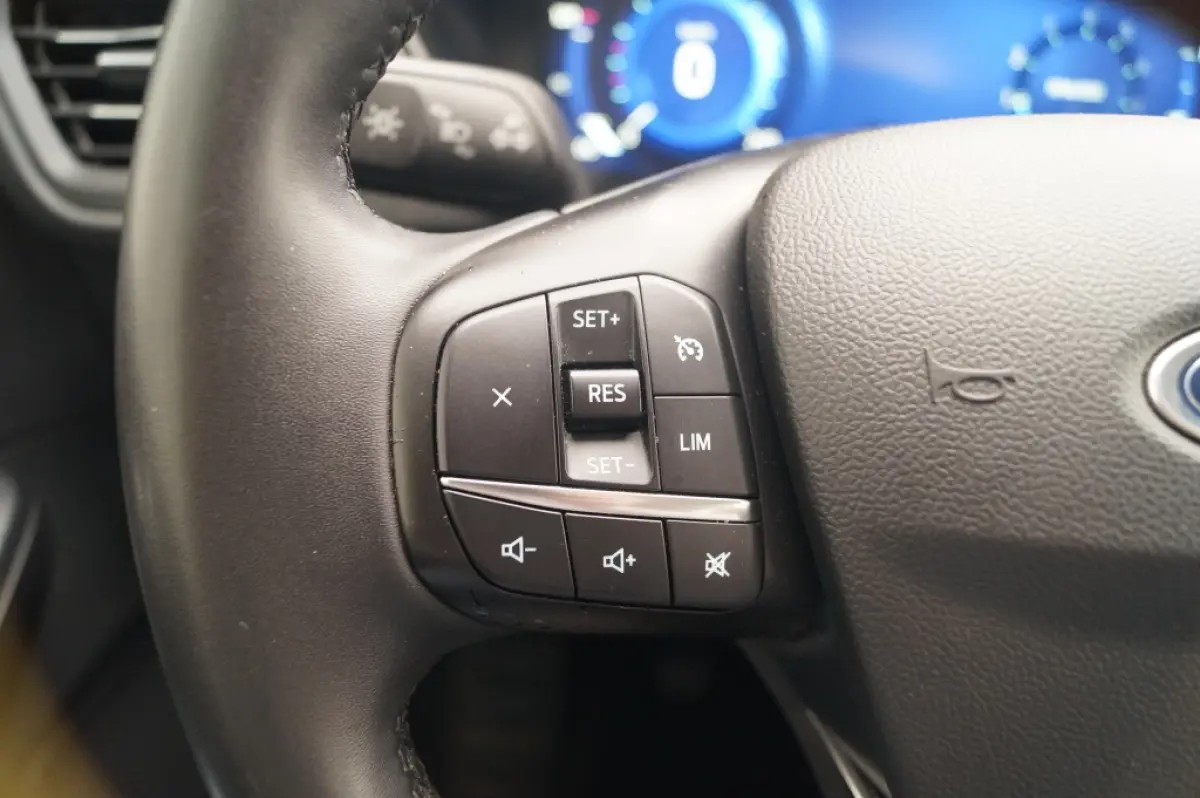1.5 EcoBoost Titanium Pack -NAVI-ECC-CAM-TREKHAAK-