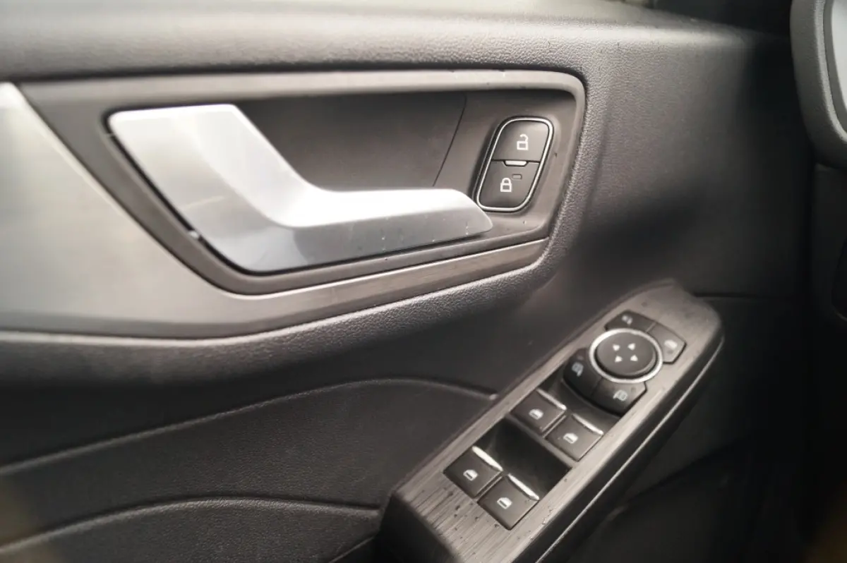 1.5 EcoBoost Titanium Pack -NAVI-ECC-CAM-TREKHAAK-