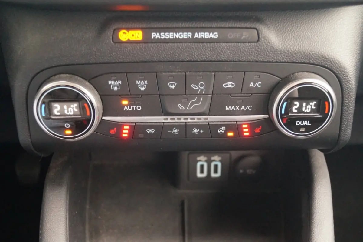 1.5 EcoBoost Titanium Pack -NAVI-ECC-CAM-TREKHAAK-