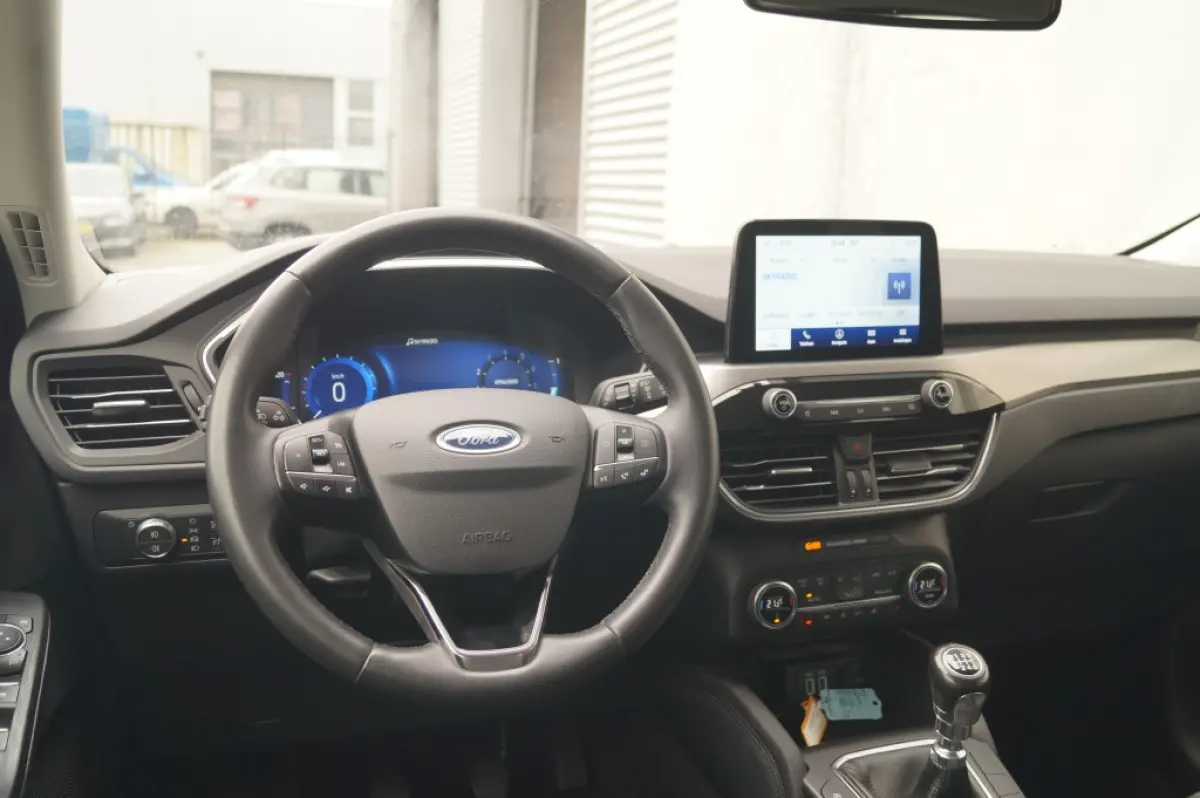 1.5 EcoBoost Titanium Pack -NAVI-ECC-CAM-TREKHAAK-