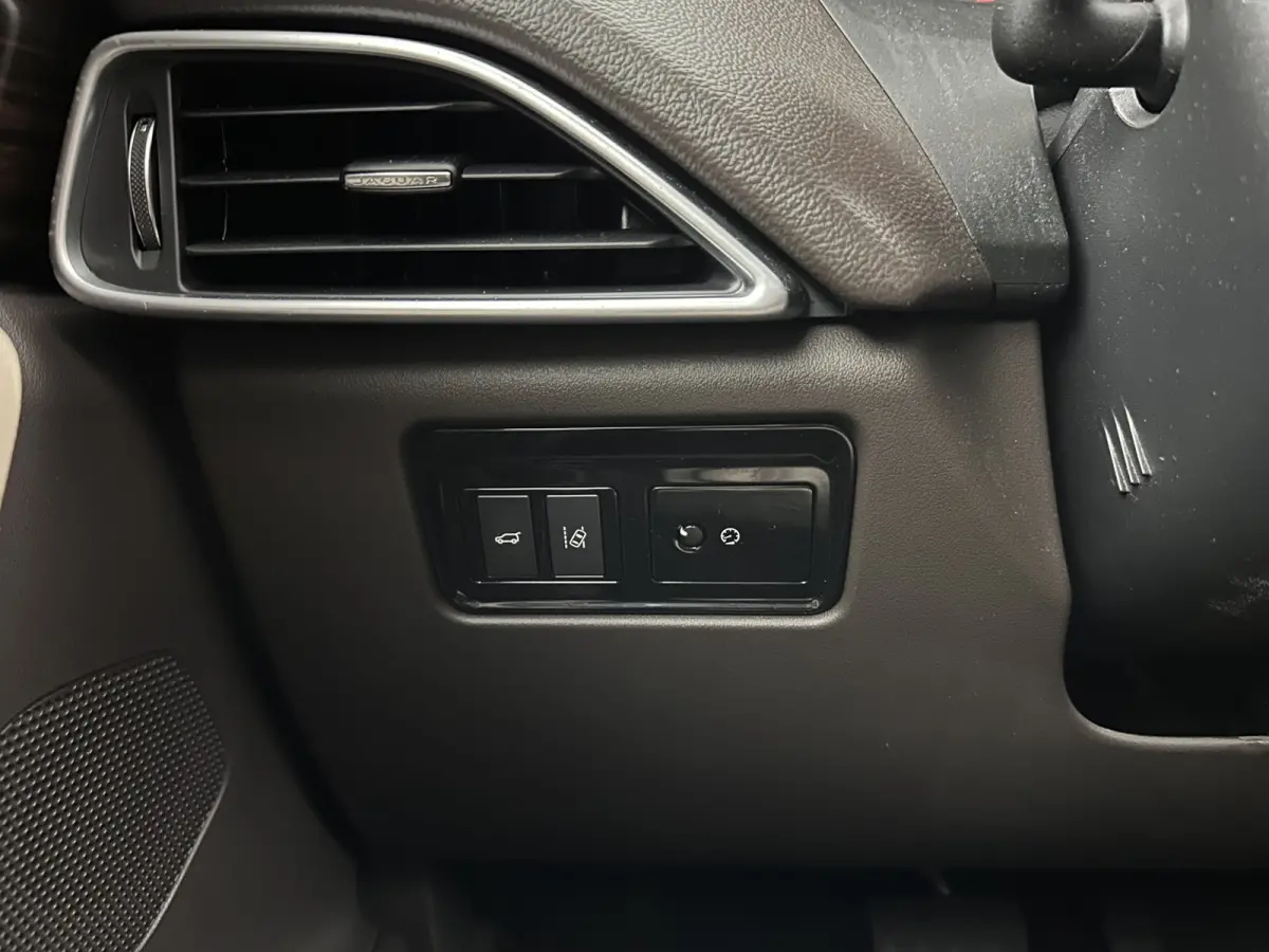 2.0 Portfolio AWD 20d Aut. *PANO | DIGI-COCKPIT | XENON | LEATHER | KEYLESS | MERIDIAN-SOUND | NAVI-FULLMAP | ECC | PDC | CRUISE | 19''ALU*