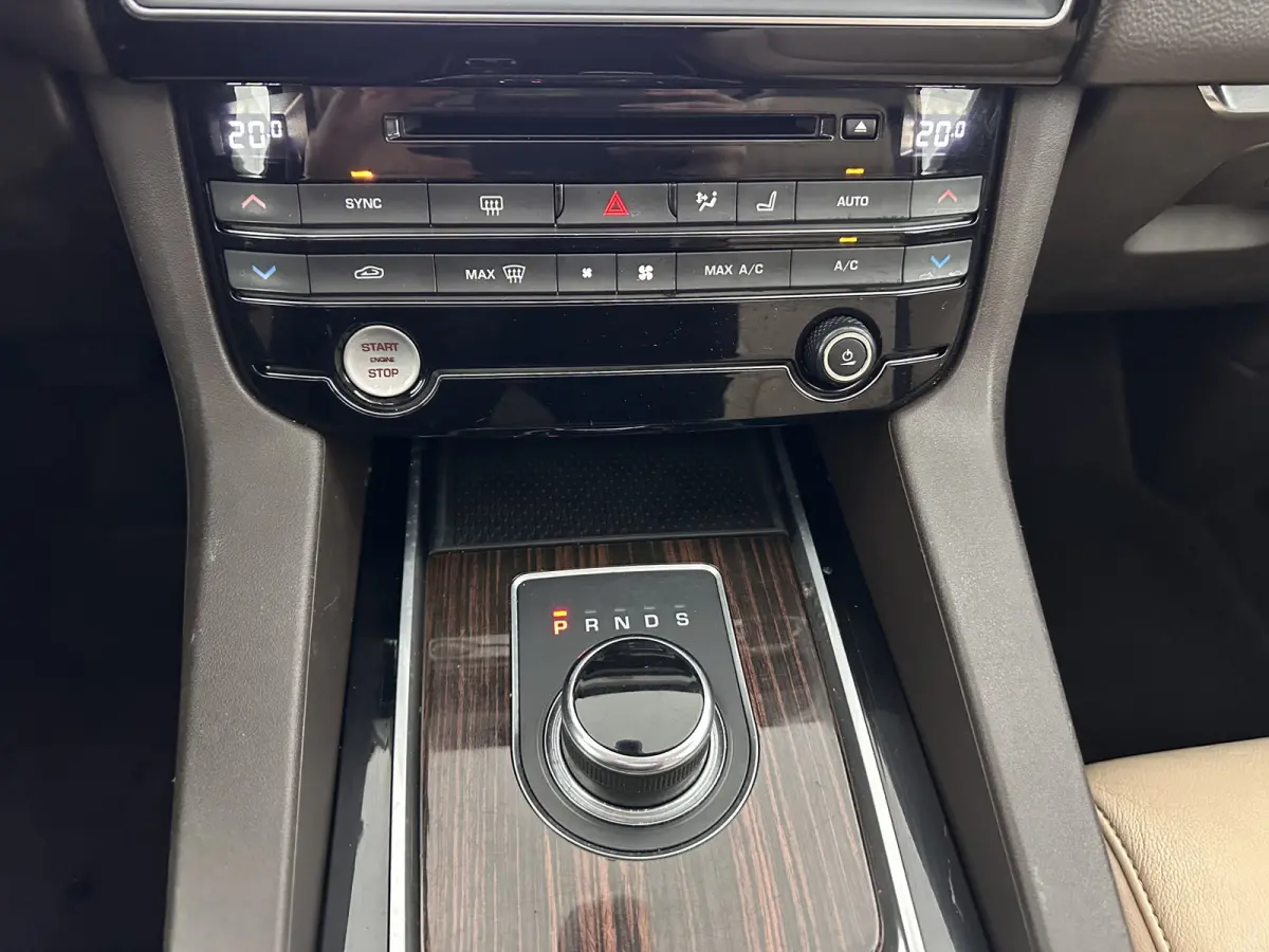 2.0 Portfolio AWD 20d Aut. *PANO | DIGI-COCKPIT | XENON | LEATHER | KEYLESS | MERIDIAN-SOUND | NAVI-FULLMAP | ECC | PDC | CRUISE | 19''ALU*