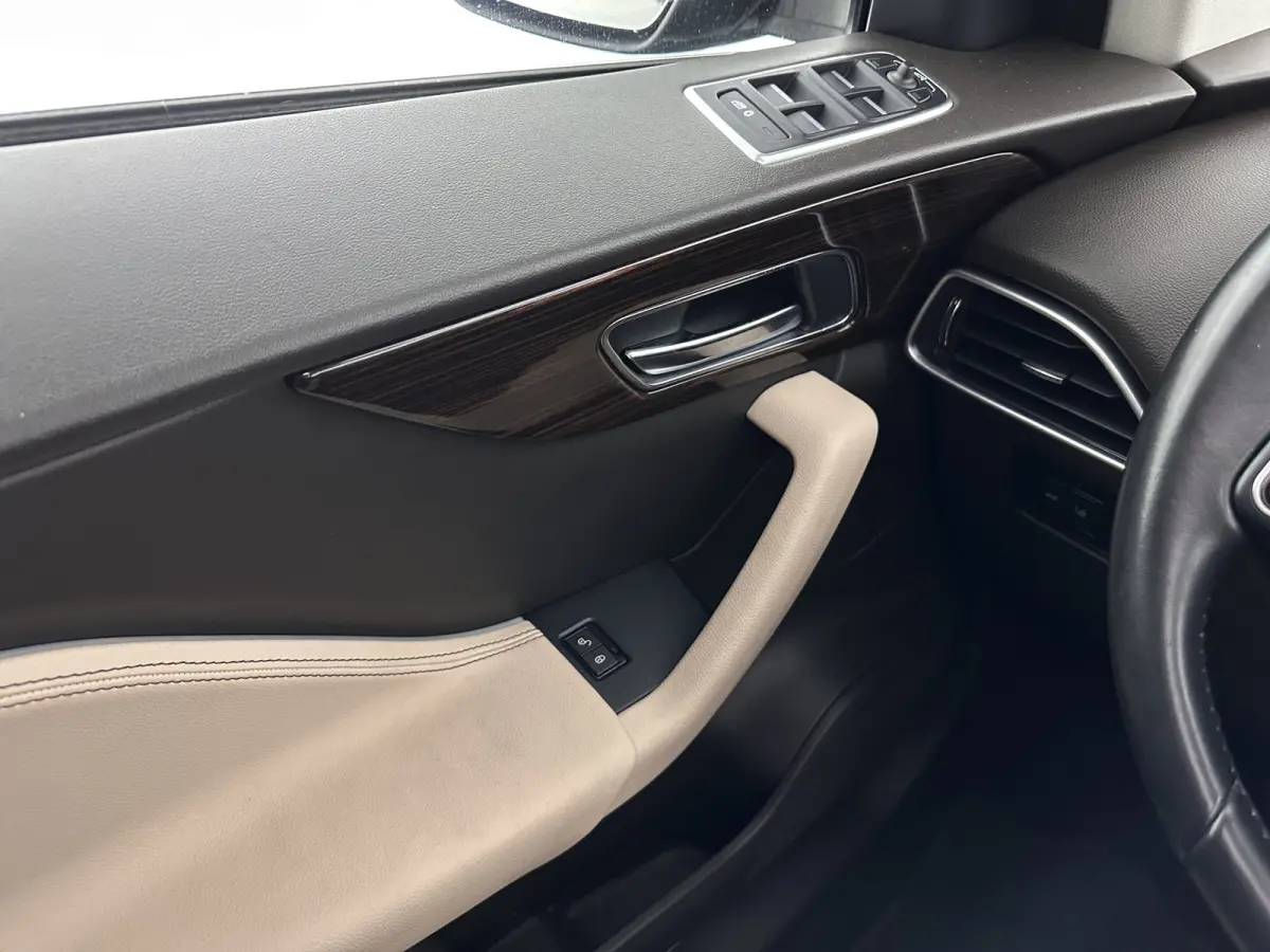 2.0 Portfolio AWD 20d Aut. *PANO | DIGI-COCKPIT | XENON | LEATHER | KEYLESS | MERIDIAN-SOUND | NAVI-FULLMAP | ECC | PDC | CRUISE | 19''ALU*