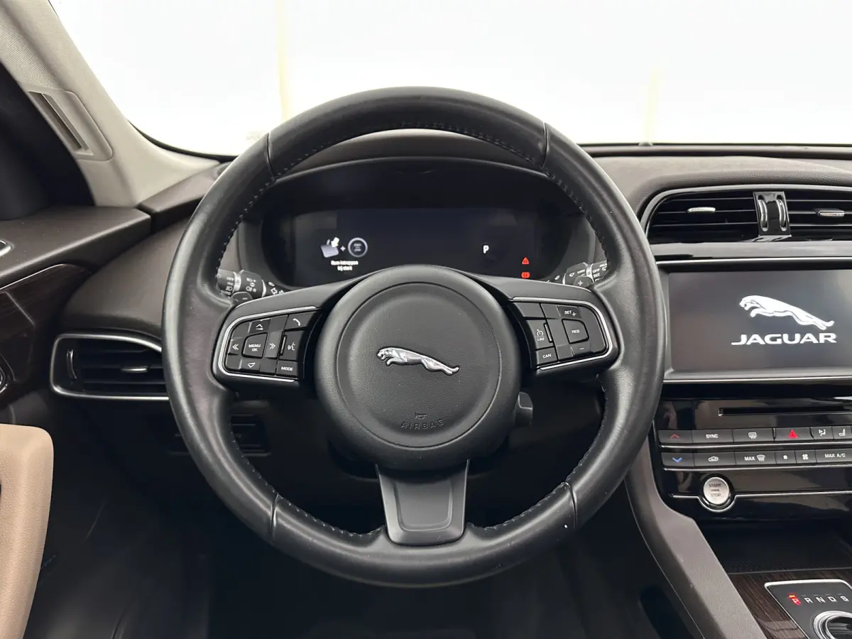 2.0 Portfolio AWD 20d Aut. *PANO | DIGI-COCKPIT | XENON | LEATHER | KEYLESS | MERIDIAN-SOUND | NAVI-FULLMAP | ECC | PDC | CRUISE | 19''ALU*