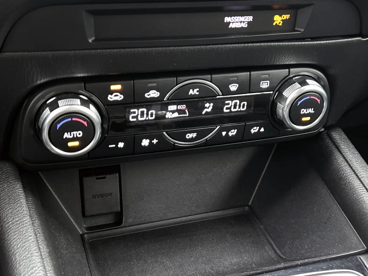 2.0 SkyActiv-G 165 TS EXPORT PRICE!/ LEES TEKST (Navi, Trekhaak, Climate Con, Cruise Con, Etc)