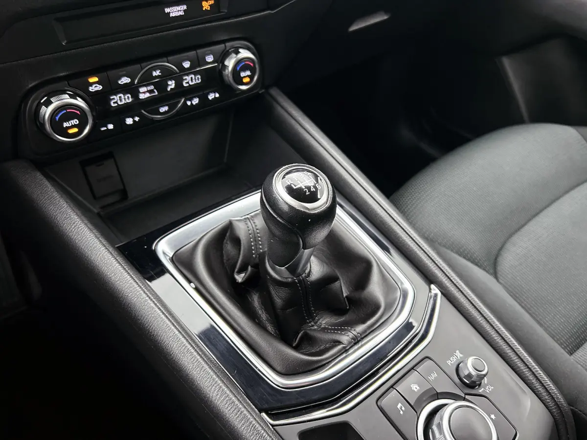 2.0 SkyActiv-G 165 TS EXPORT PRICE!/ LEES TEKST (Navi, Trekhaak, Climate Con, Cruise Con, Etc)