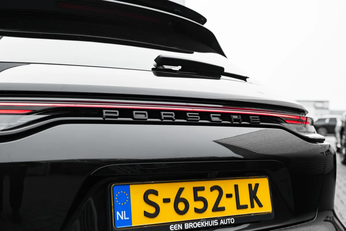 2.9 4 E-Hybrid Platinum Edition 470PK | Bose Audio | Sport Chrono | Panorama Dak | Soft Close | Matrix LED Koplampen | Luchtvering