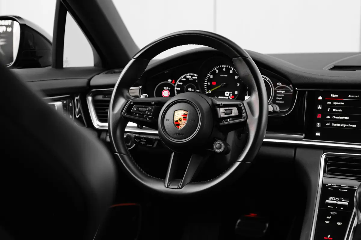 2.9 4 E-Hybrid Platinum Edition 470PK | Bose Audio | Sport Chrono | Panorama Dak | Soft Close | Matrix LED Koplampen | Luchtvering