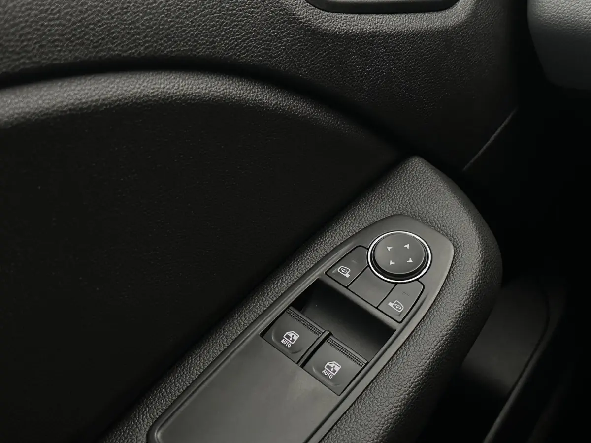 1.0 MT Pure Carplay Navi Led Airco Zuinig!