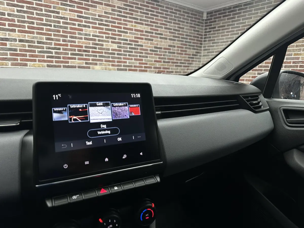1.0 MT Pure Carplay Navi Led Airco Zuinig!