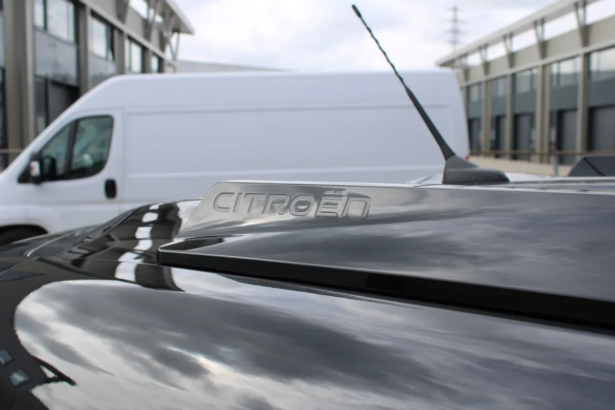 1.2 Hybrid 145pk Plus | Achterspoiler | Achteruitrijcamera | Alarm klasse 1(startblokkering)