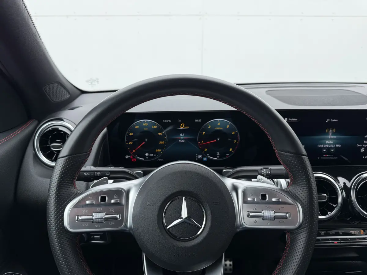 200 Business Solution AMG | Trekhaak | MultiBeam LED | Camera | DAB+ | 19 inch