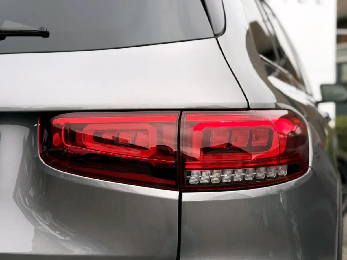200 Business Solution AMG | Trekhaak | MultiBeam LED | Camera | DAB+ | 19 inch