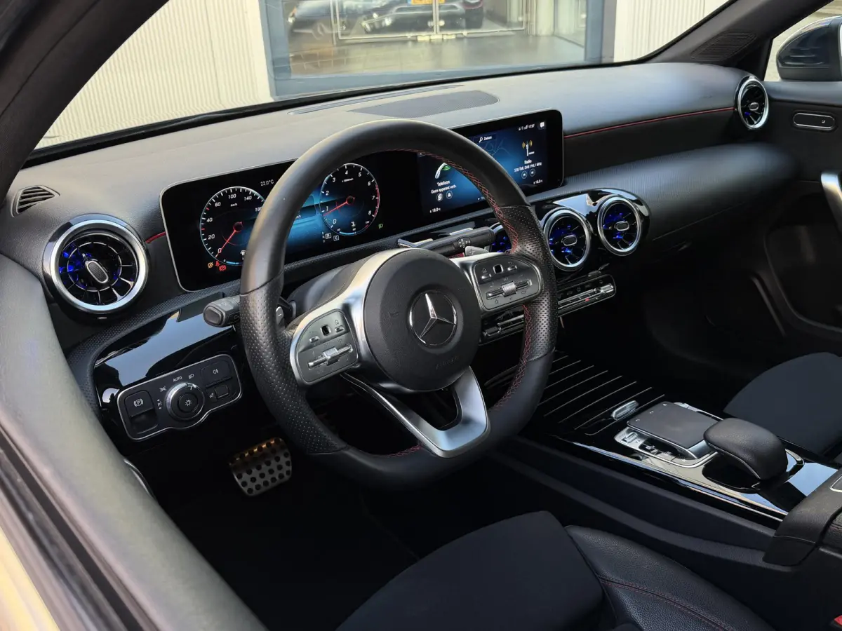 180 Business Solution AMG | Apple Carplay/Camera/18-inch/Navigatie/Trekhaak afn.