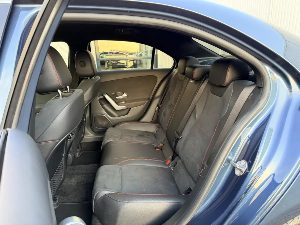 180 Business Solution AMG | Apple Carplay/Camera/18-inch/Navigatie/Trekhaak afn.