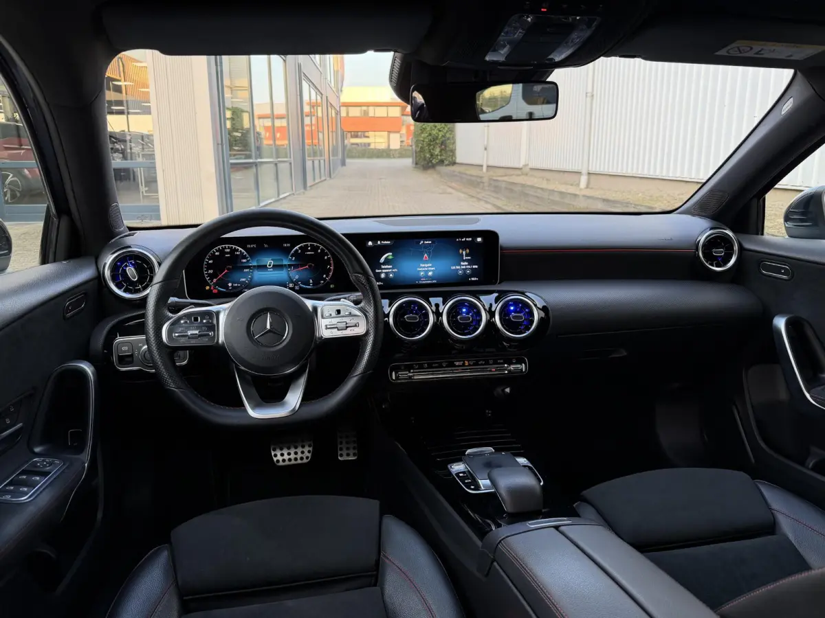 180 Business Solution AMG | Apple Carplay/Camera/18-inch/Navigatie/Trekhaak afn.