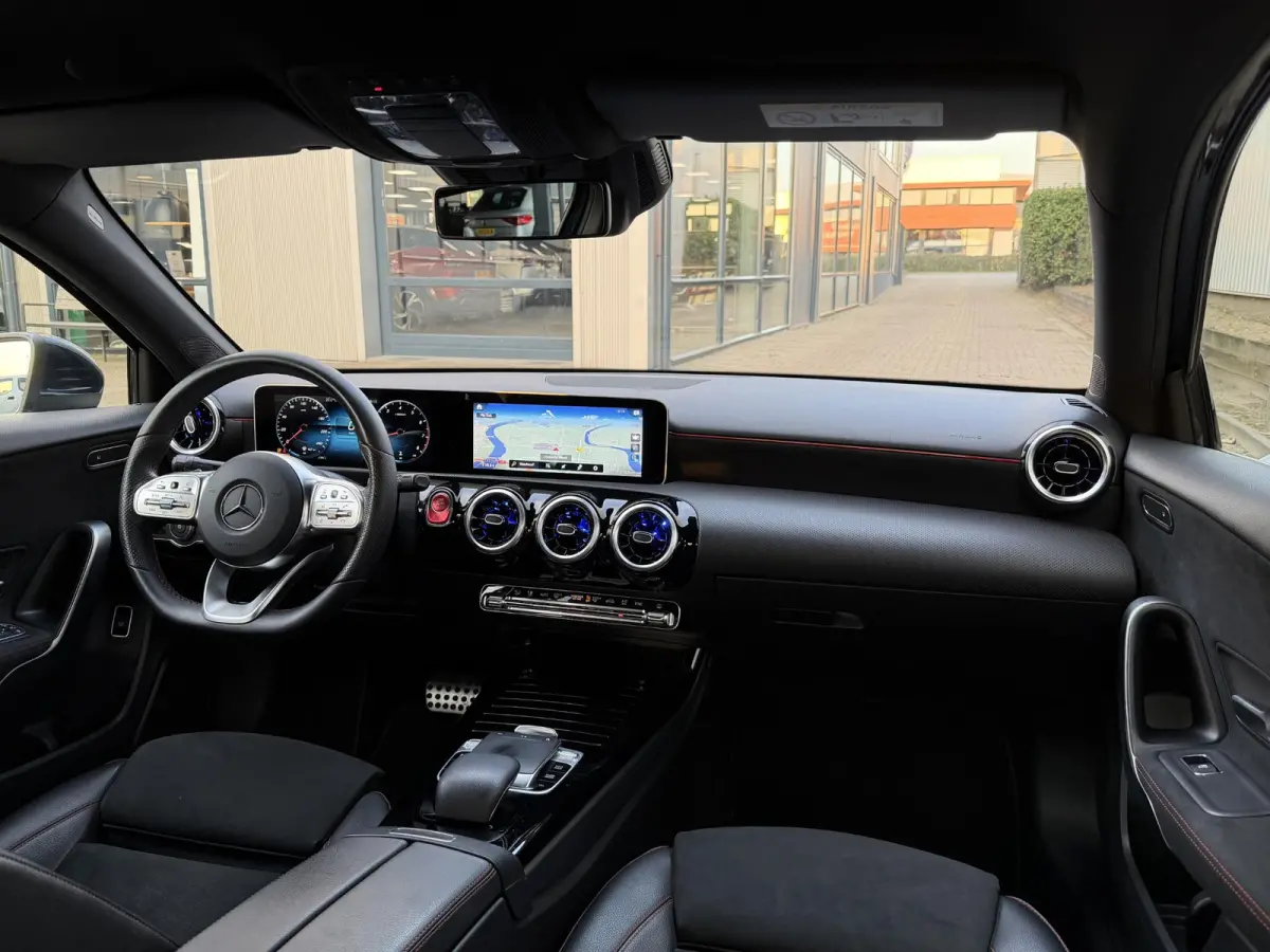 180 Business Solution AMG | Apple Carplay/Camera/18-inch/Navigatie/Trekhaak afn.