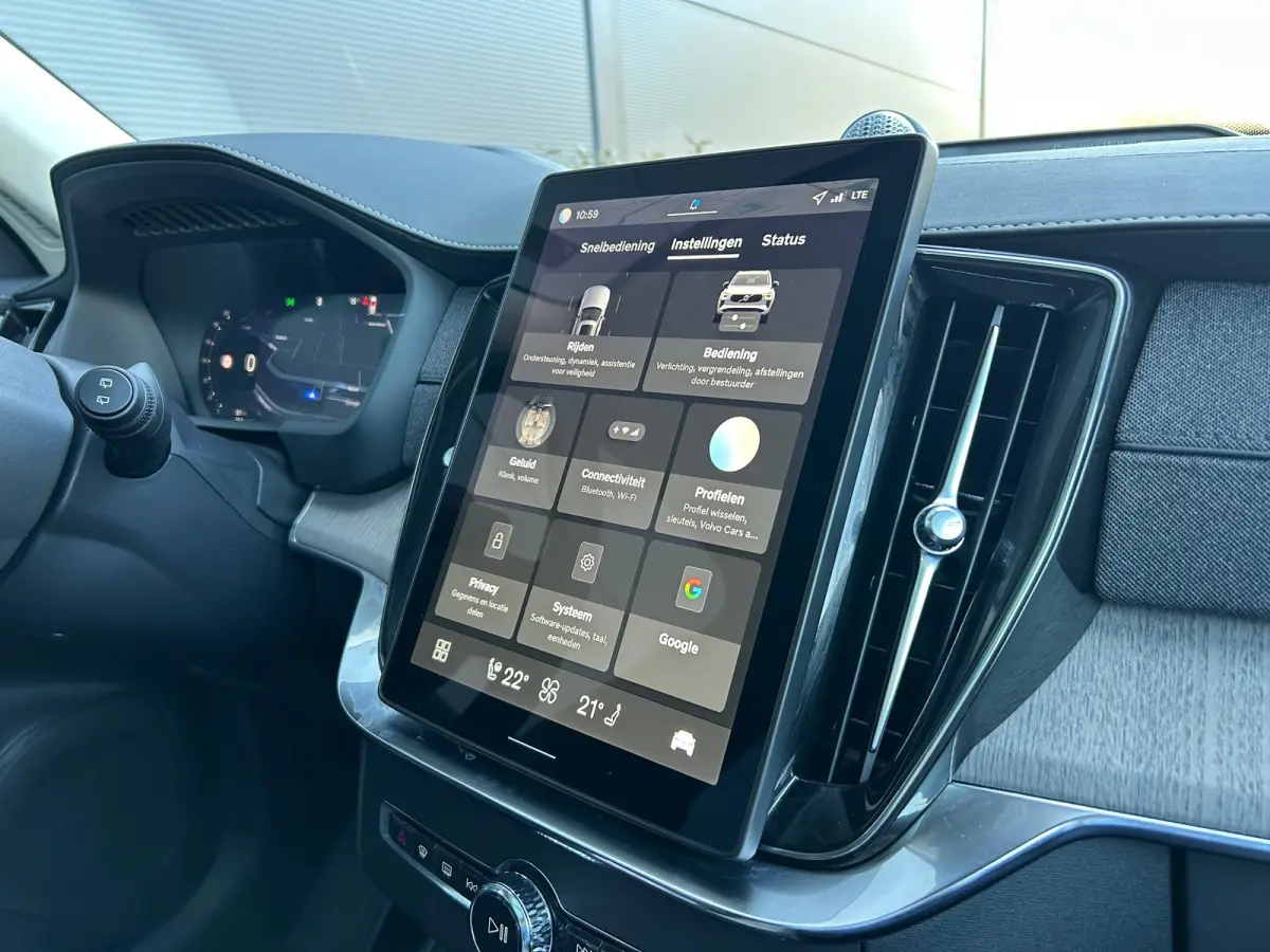 2.0 T8 Plug-in hybrid AWD Ultra Dark | All-seasons | Luchtvering | Massage | Trekhaak | Bowers&Wilkins | Aurora Silver | Gelamineerd glas |