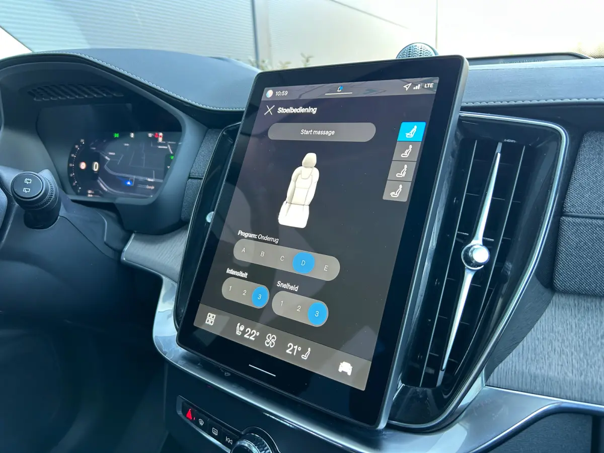 2.0 T8 Plug-in hybrid AWD Ultra Dark | All-seasons | Luchtvering | Massage | Trekhaak | Bowers&Wilkins | Aurora Silver | Gelamineerd glas |