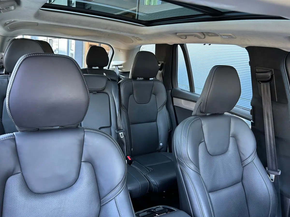2.0 T8 Plug-in hybrid AWD Ultra Dark | All-seasons | Luchtvering | Massage | Trekhaak | Bowers&Wilkins | Aurora Silver | Gelamineerd glas |