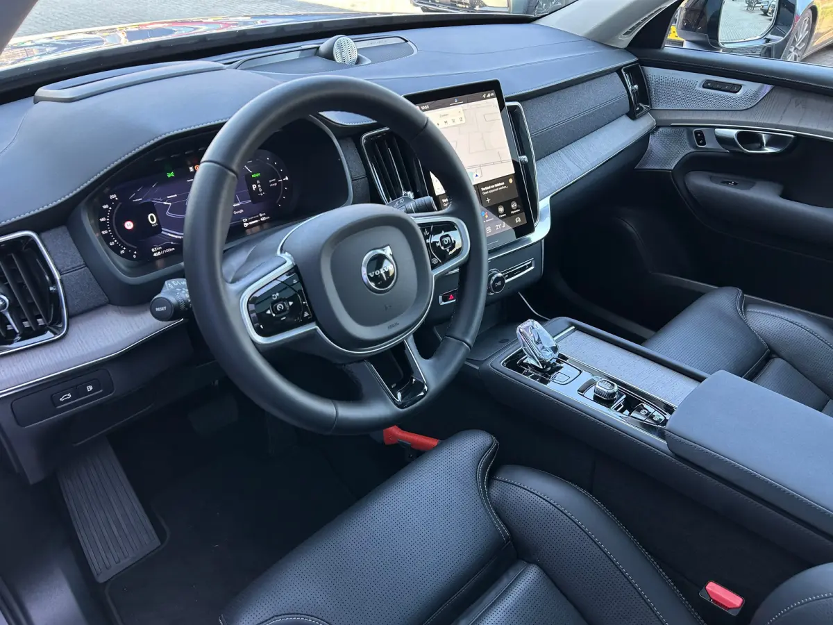 2.0 T8 Plug-in hybrid AWD Ultra Dark | All-seasons | Luchtvering | Massage | Trekhaak | Bowers&Wilkins | Aurora Silver | Gelamineerd glas |
