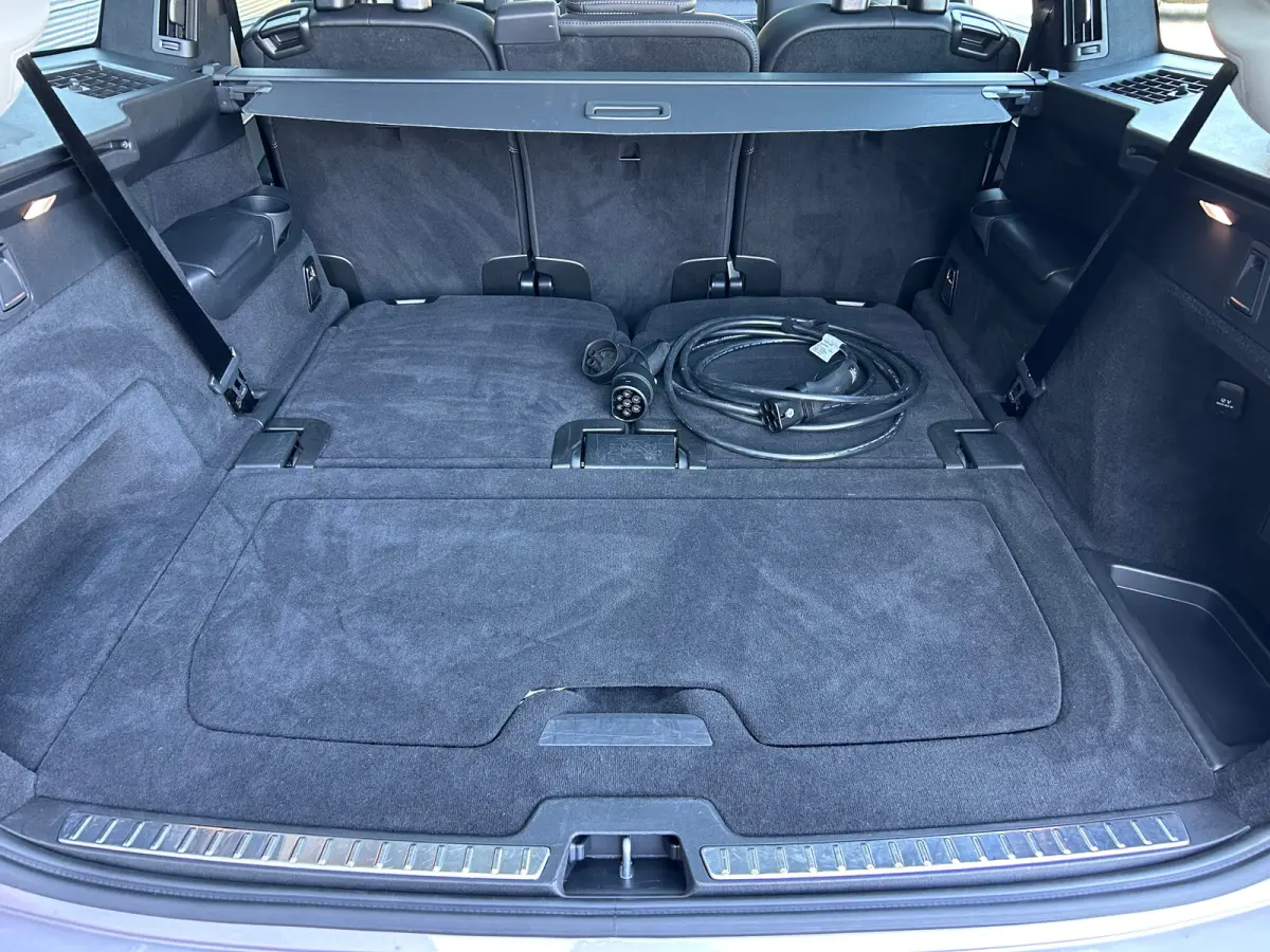 2.0 T8 Plug-in hybrid AWD Ultra Dark | All-seasons | Luchtvering | Massage | Trekhaak | Bowers&Wilkins | Aurora Silver | Gelamineerd glas |