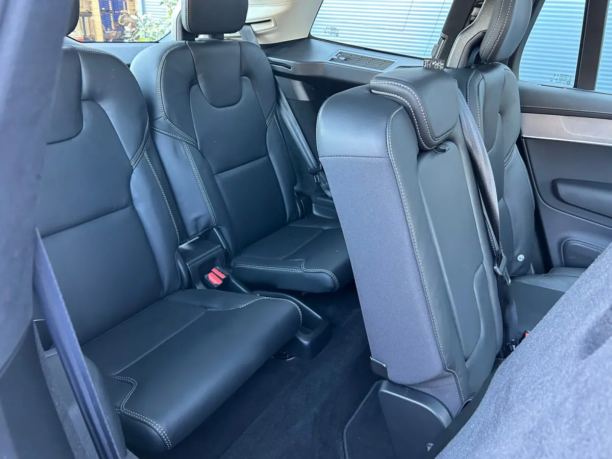 2.0 T8 Plug-in hybrid AWD Ultra Dark | All-seasons | Luchtvering | Massage | Trekhaak | Bowers&Wilkins | Aurora Silver | Gelamineerd glas |