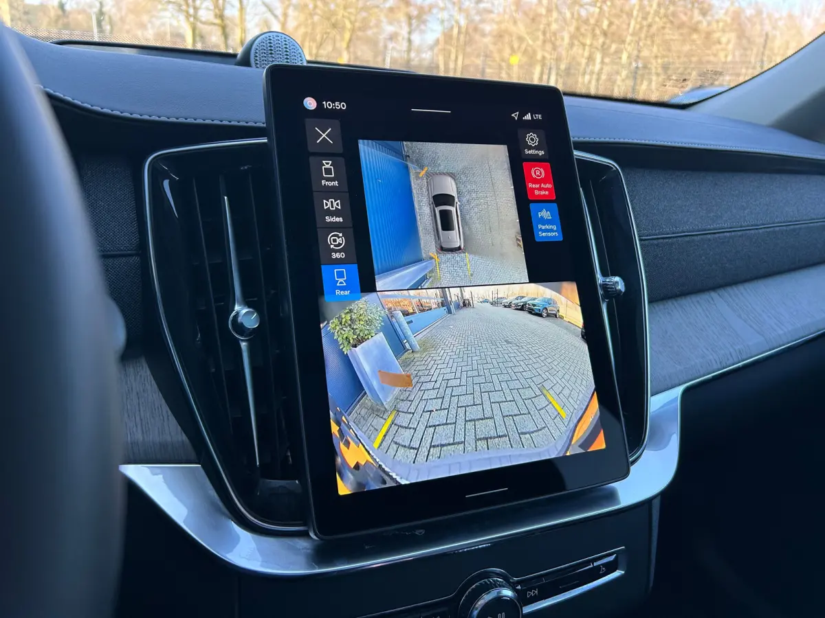 2.0 T8 Plug-in hybrid AWD Ultra Dark | All-seasons | Luchtvering | Massage | Trekhaak | Bowers&Wilkins | Aurora Silver | Gelamineerd glas |
