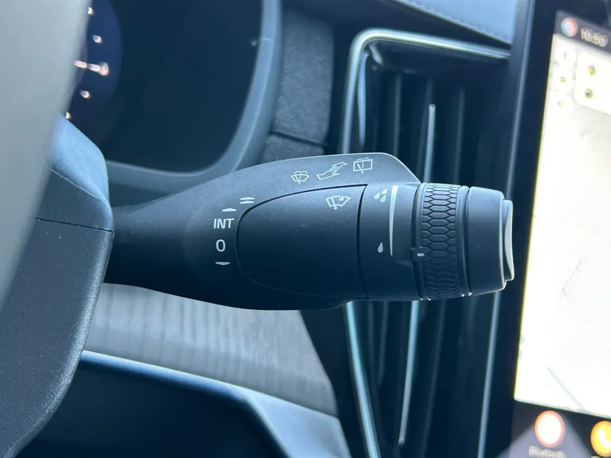 2.0 T8 Plug-in hybrid AWD Ultra Dark | All-seasons | Luchtvering | Massage | Trekhaak | Bowers&Wilkins | Aurora Silver | Gelamineerd glas |