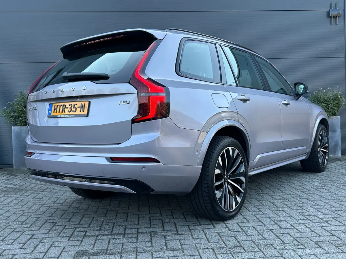 2.0 T8 Plug-in hybrid AWD Ultra Dark | All-seasons | Luchtvering | Massage | Trekhaak | Bowers&Wilkins | Aurora Silver | Gelamineerd glas |