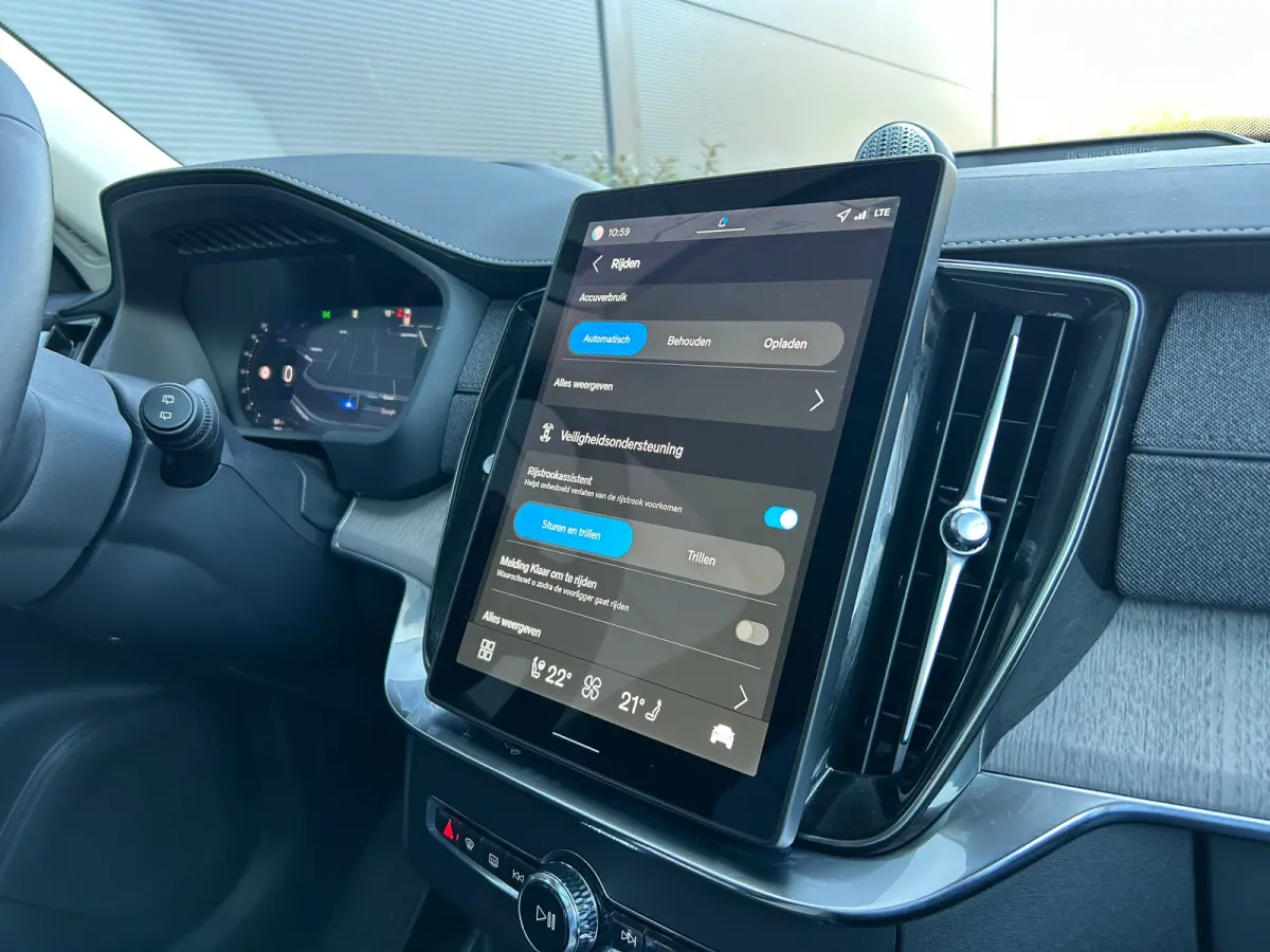 2.0 T8 Plug-in hybrid AWD Ultra Dark | All-seasons | Luchtvering | Massage | Trekhaak | Bowers&Wilkins | Aurora Silver | Gelamineerd glas |