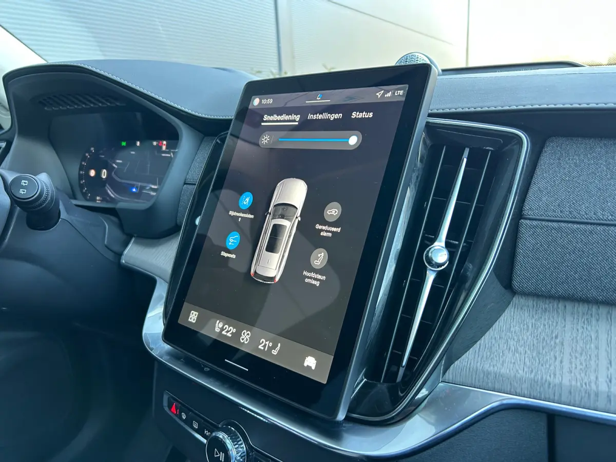 2.0 T8 Plug-in hybrid AWD Ultra Dark | All-seasons | Luchtvering | Massage | Trekhaak | Bowers&Wilkins | Aurora Silver | Gelamineerd glas |