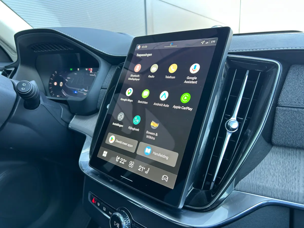 2.0 T8 Plug-in hybrid AWD Ultra Dark | All-seasons | Luchtvering | Massage | Trekhaak | Bowers&Wilkins | Aurora Silver | Gelamineerd glas |