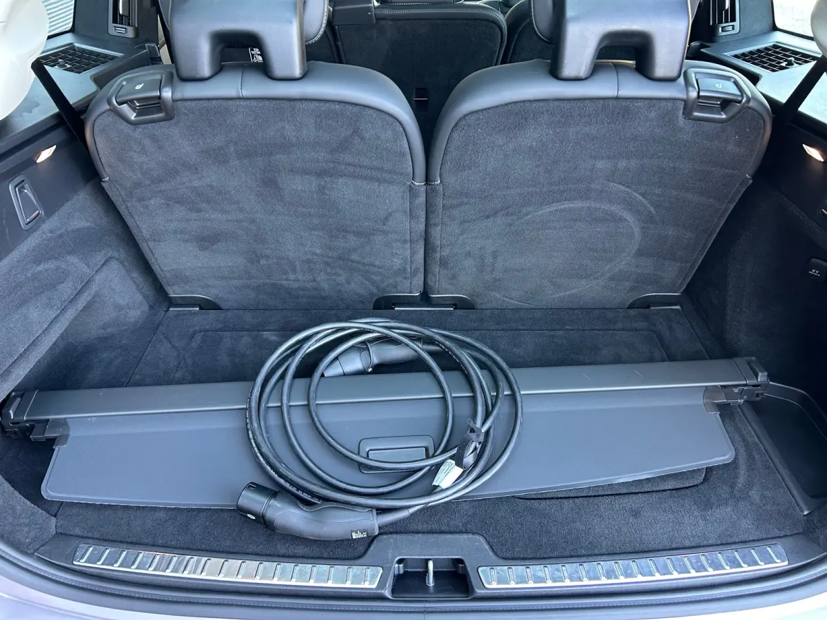 2.0 T8 Plug-in hybrid AWD Ultra Dark | All-seasons | Luchtvering | Massage | Trekhaak | Bowers&Wilkins | Aurora Silver | Gelamineerd glas |