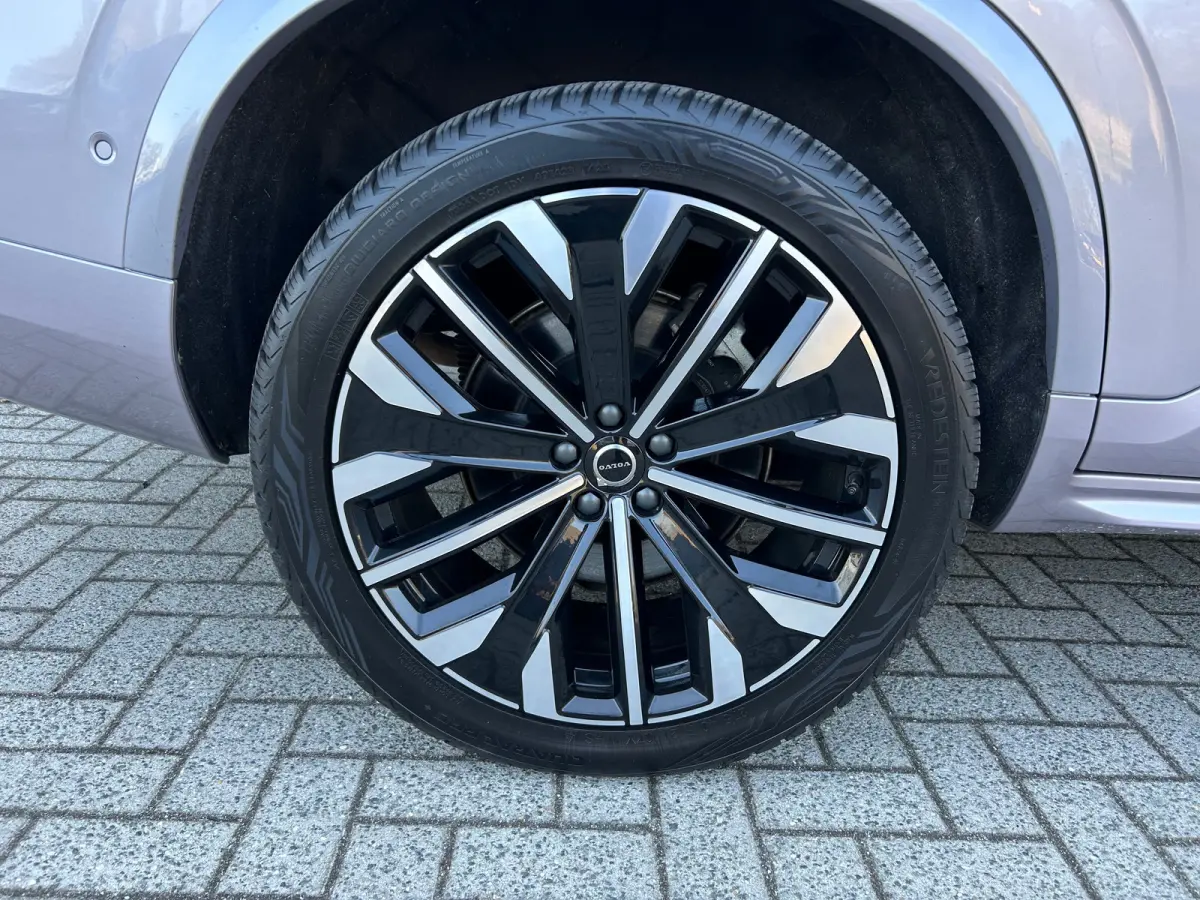2.0 T8 Plug-in hybrid AWD Ultra Dark | All-seasons | Luchtvering | Massage | Trekhaak | Bowers&Wilkins | Aurora Silver | Gelamineerd glas |